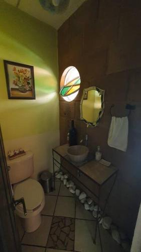 a small bathroom with a toilet and a sink at La casa de la tía 3B Cuernavaca in Acapantzingo