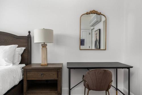Ένα ή περισσότερα κρεβάτια σε δωμάτιο στο Perfect Santa Rosa Suite Near Wineries & Downtown!