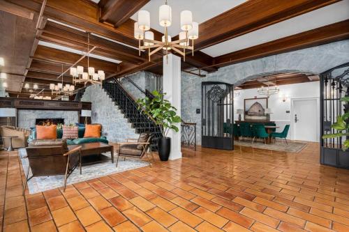 Χώρος καθιστικού στο Perfect Santa Rosa Suite Near Wineries & Downtown!