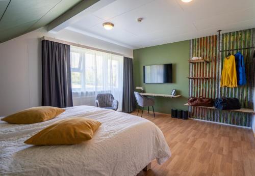 Ένα ή περισσότερα κρεβάτια σε δωμάτιο στο Hotel Breiddalsvik