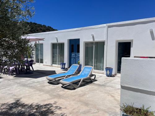 two blue lounge chairs sitting in front of a building at Casa Lourenço in Silves