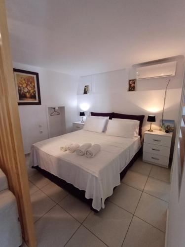 a bedroom with a bed with two towels on it at The White House in Divjakë