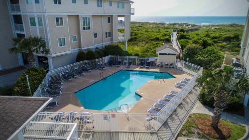Bazén v ubytování Beach Music by Sea Scape Properties nebo v jeho okolí