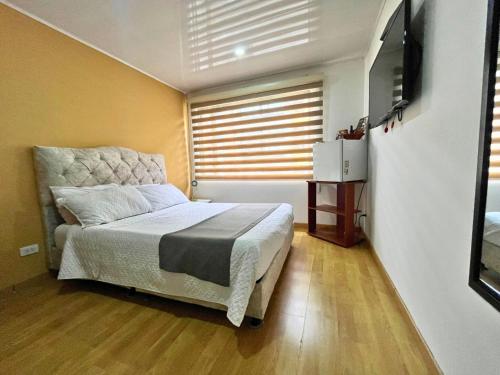 Postel nebo postele na pokoji v ubytování Titas House Bogota
