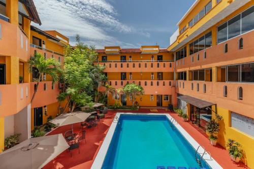 an overhead view of a swimming pool in a building at Hotel Plaza Mirador, Ciudad del Carmen in Ciudad del Carmen