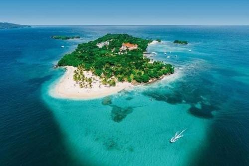 an island in the middle of the ocean at Villa KAMBUSA in Las Galeras