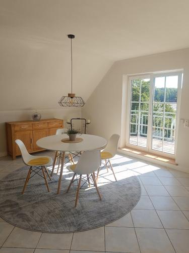 Χώρος καθιστικού στο Auszeit am Vulkan - Appartements mit Fasssauna