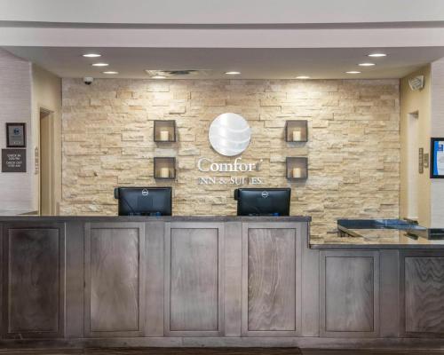 a lobby with a counter with two computers on it at Comfort Inn & Suites San Marcos near Outlet Mall in San Marcos