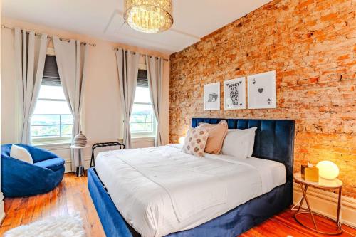 Ένα ή περισσότερα κρεβάτια σε δωμάτιο στο Quiet 4BR - Weddings Family Pets - 3min DT Cincy