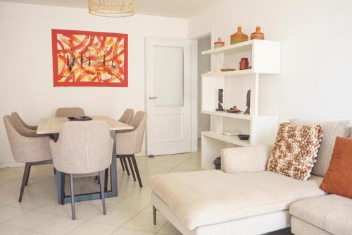 2 bdr cozy beachside apartment, Copacabana - LCGR