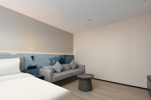 Postel nebo postele na pokoji v ubytování Atour Light Hotel Haikou Guomao Wanlv Garden