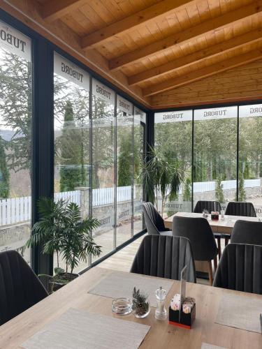 Restoran atau tempat lain untuk makan di Restoran Motel Kanjon