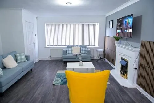 3 Bedroom House Manchester with en-suite Free Wifi and Parking photo 1