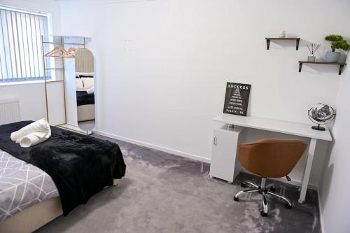 3 Bedroom House Manchester with en-suite Free Wifi and Parking photo 17