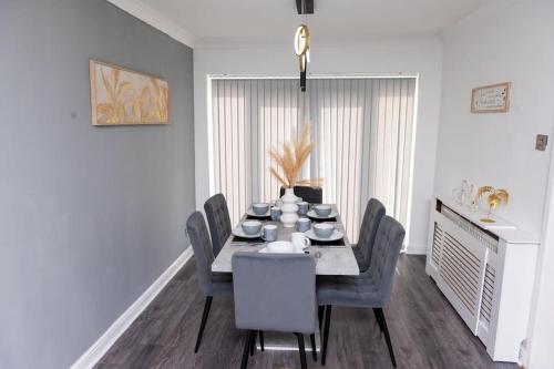 3 Bedroom House Manchester with en-suite Free Wifi and Parking photo 20