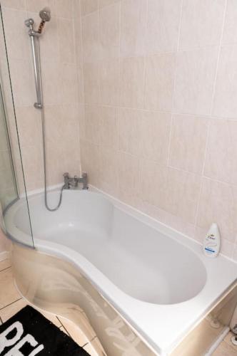 3 Bedroom House Manchester with en-suite Free Wifi and Parking photo 8