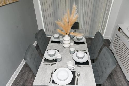 3 Bedroom House Manchester with en-suite Free Wifi and Parking photo 37