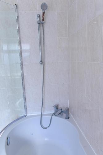 3 Bedroom House Manchester with en-suite Free Wifi and Parking photo 12