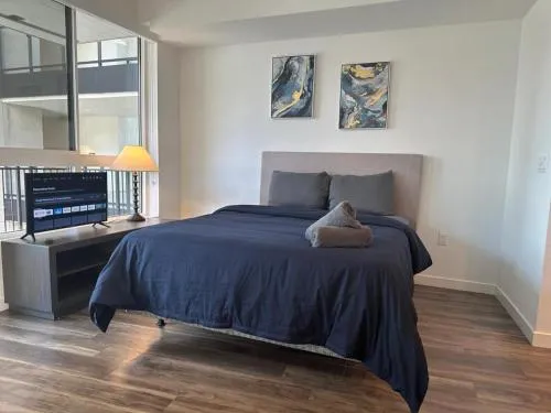 Awesome Loft at Hollywood FREE Parking photo 12