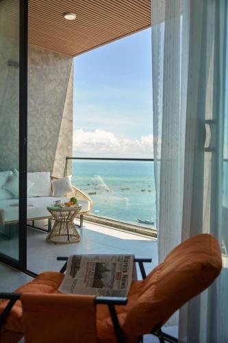 a living room with a view of the ocean at Memory Beach Hotel Phú Quý in Cu Lao Thu