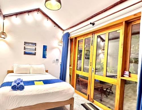 a bedroom with a bed and a window at La Belle An Bang Seaside Hideaway in Hoi An