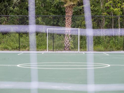 a net on a tennis court with at Welcoming 1BR Gateway Orlando 5 minutes to Disney in Vineland