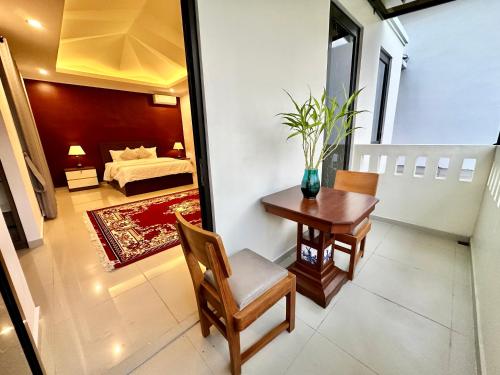 a room with a table and chairs and a bedroom at Mangkoe Ndoro Kostel in Godean