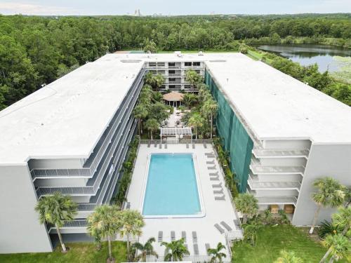 an aerial view of a building with a swimming pool at Comfy 1BR Space in Orlando & 5 minutes to Disney in Vineland