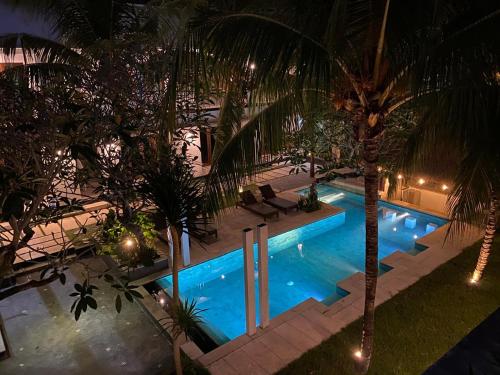 Бассейн в Alam Mimpi Hotel или поблизости