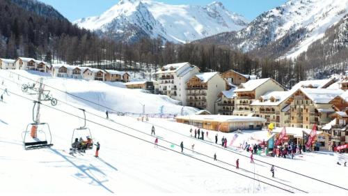 a group of people on a ski lift in the snow at Appartement Duplex 3 Pièces 8 Personnes MAE-1031 in Le Mélézet