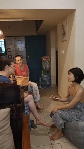 a group of people sitting in a room at Guestland Homestay in Cochin
