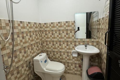 Un baño de EC Hotel near Laoag Airport