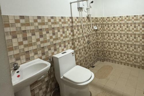 Un baño de EC Hotel near Laoag Airport