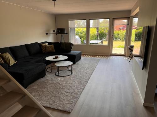a living room with a couch and a table at Boende med närhet till golfbanan i Åhus in Åhus