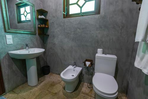 Ένα μπάνιο στο villa pantano