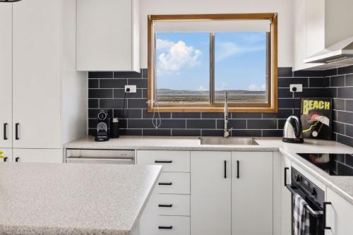 Kuchyň nebo kuchyňský kout v ubytování Cute Cottage with a View