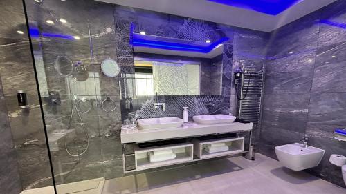 Ένα μπάνιο στο Tisia Hotel & Spa