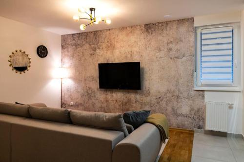The Luxe Residence, Free parking
