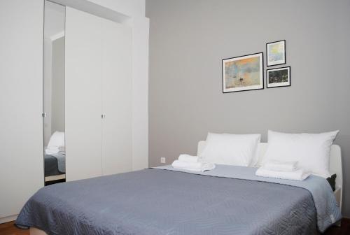 Renovated 2 Bedrooms Flat Near the center