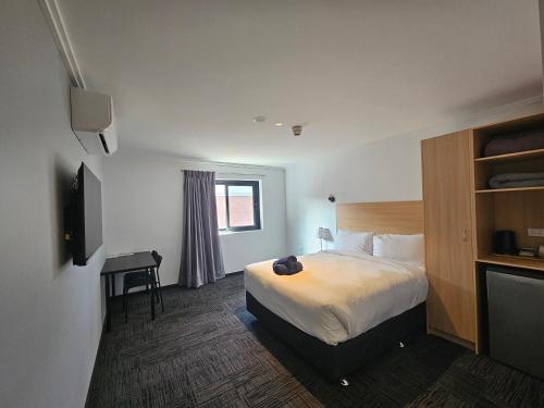 Postel nebo postele na pokoji v ubytování Econo Lodge Rivervale