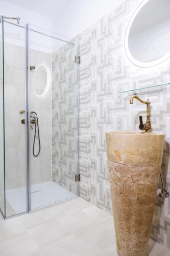a bathroom with a shower and a sink at Vila Roxana Eforie Nord in Eforie Nord