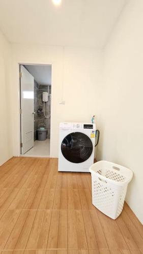 a room with a microwave in the corner of a room at ChiShi House Songkhla in Ban Bang Dan