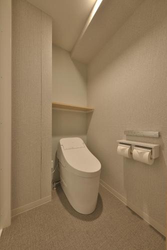 Un baño de Fourz Hotel Kintetsu Osaka-Namba
