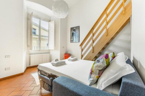 GuestHost - The Lions' Apartment in the Historic Centre x8