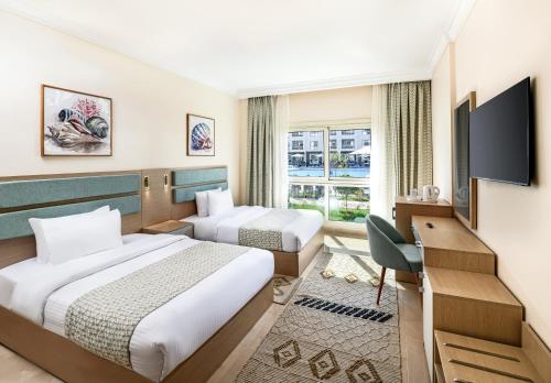 Postel nebo postele na pokoji v ubytování Azur One Eleven Hotel Alamein