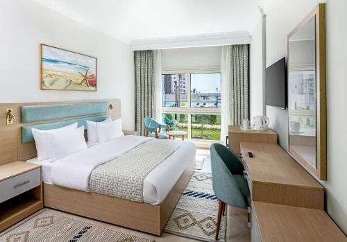 Postel nebo postele na pokoji v ubytování Azur One Eleven Hotel Alamein
