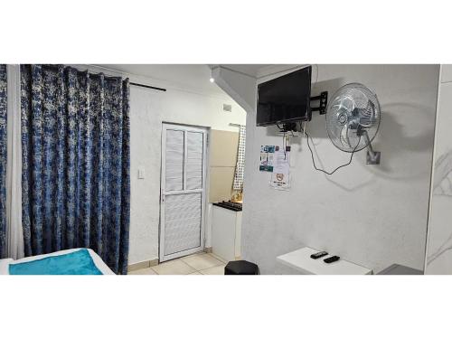 Μια τηλεόραση ή/και κέντρο ψυχαγωγίας στο Goshen Lodge Fitzroy