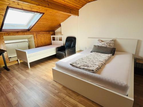 a bedroom with a bed and a desk and a window at FerienWohnung A&S Heuchelheim in Heuchelheim