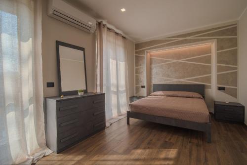 Ένα ή περισσότερα κρεβάτια σε δωμάτιο στο Casa Baratta, Neive nel cuore delle Langhe