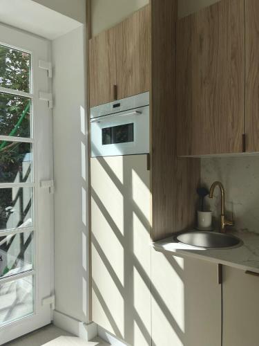 a kitchen with a sink and a window at El Jardín de María Luisa Suites in Burgos